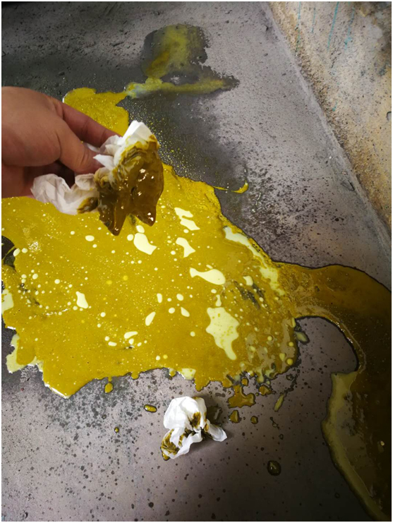 油氣分離器使用過程中因壓差過高被擊穿，造成跑油，油分配料不匹配造成壓差過高(圖2)